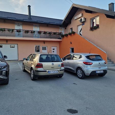 Guest House Macic Korenica Zewnętrze zdjęcie