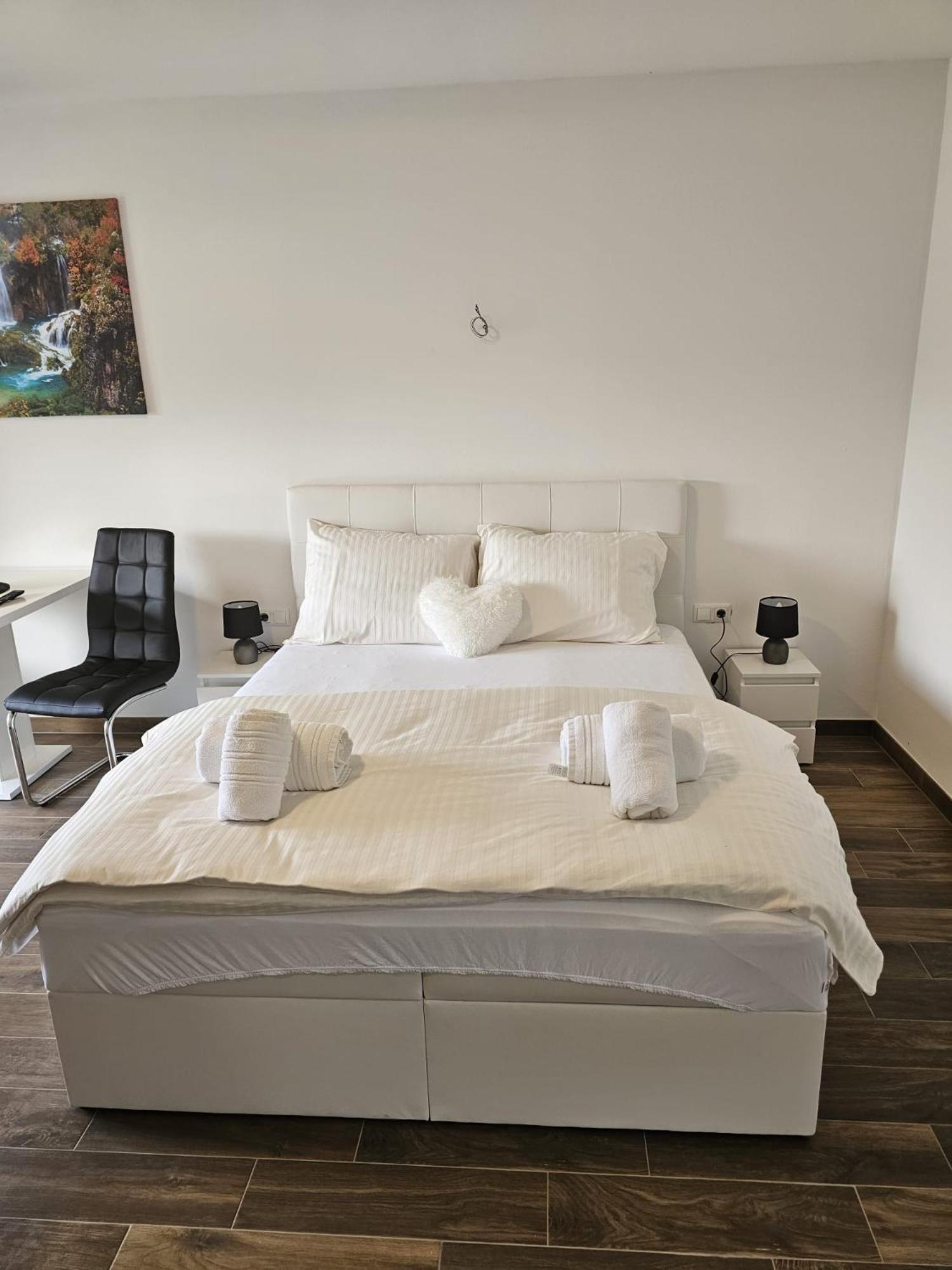 Guest House Macic Korenica Zewnętrze zdjęcie