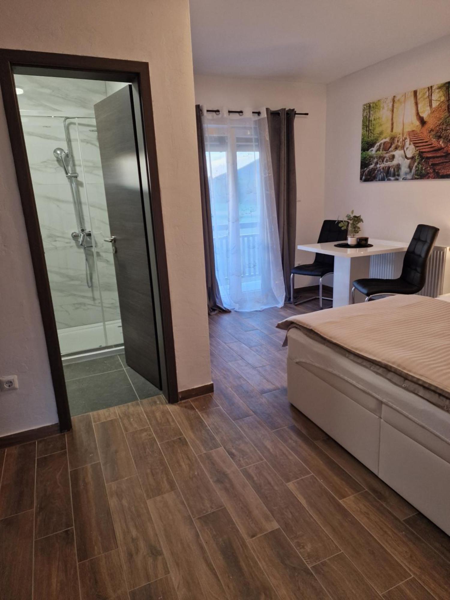 Guest House Macic Korenica Zewnętrze zdjęcie
