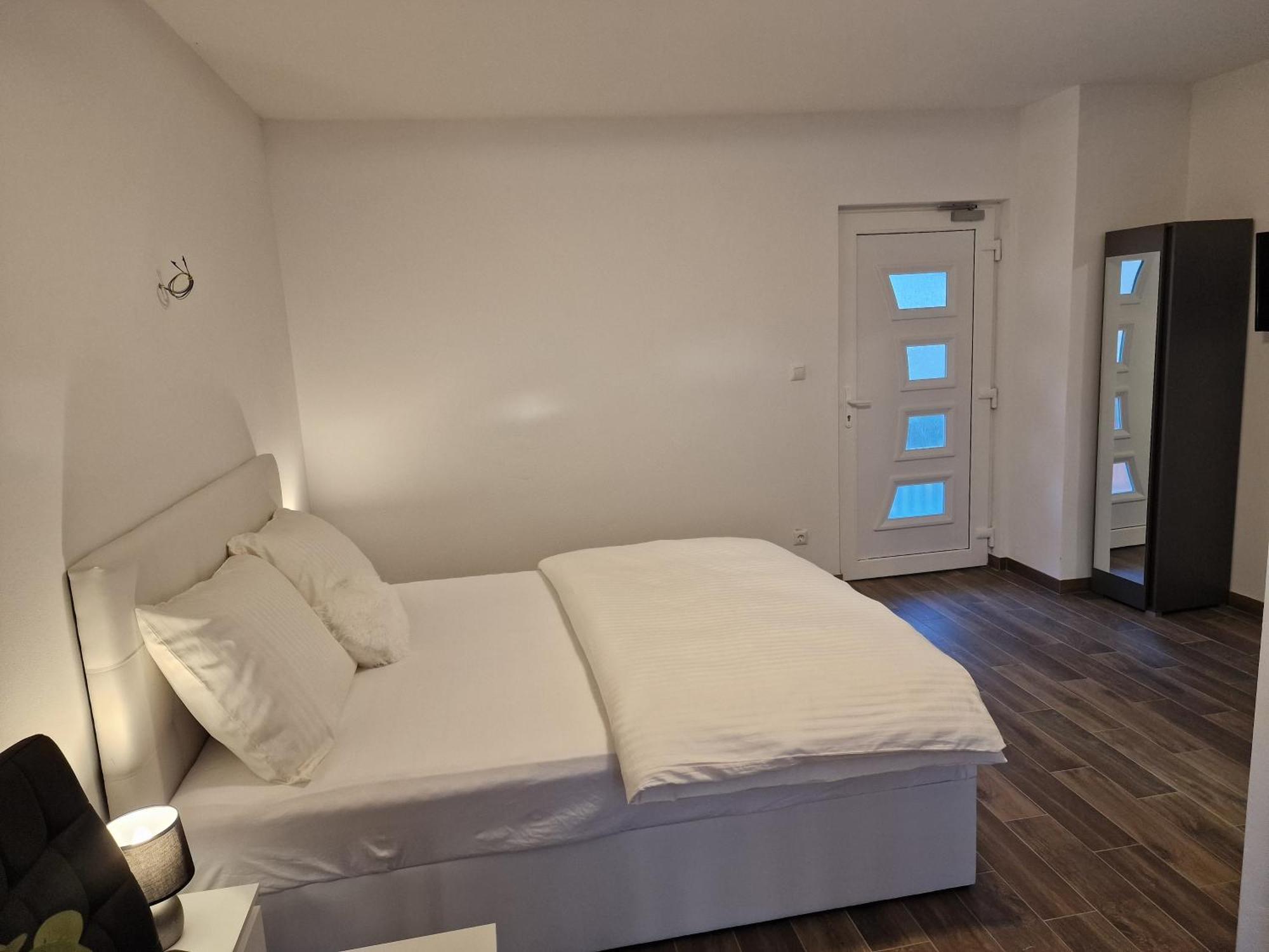 Guest House Macic Korenica Zewnętrze zdjęcie