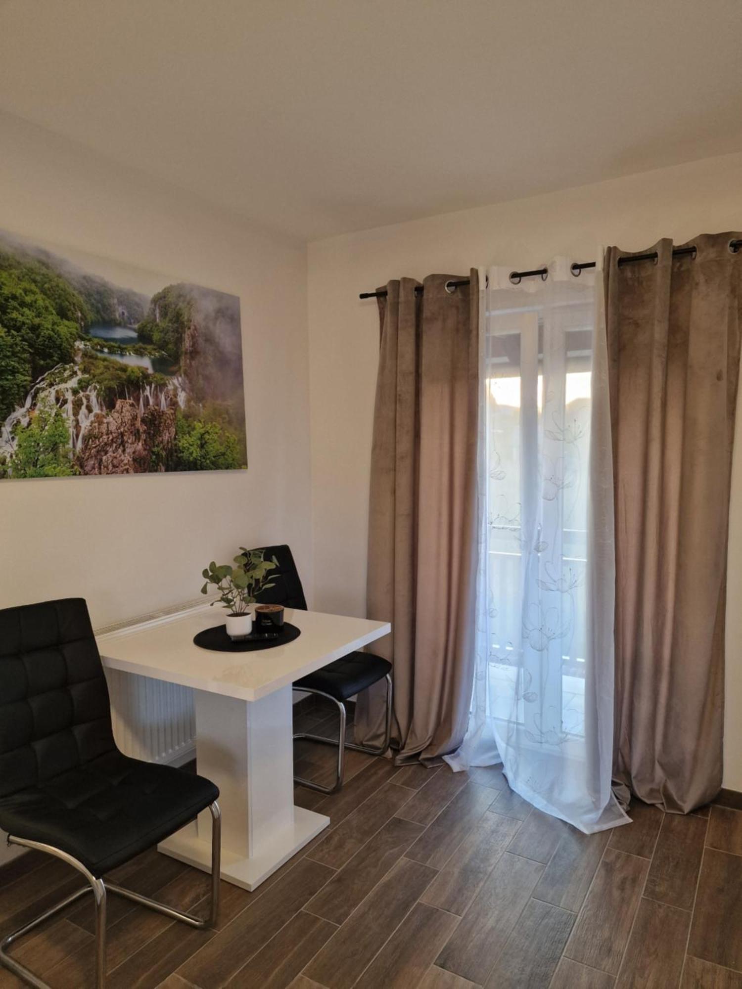 Guest House Macic Korenica Zewnętrze zdjęcie