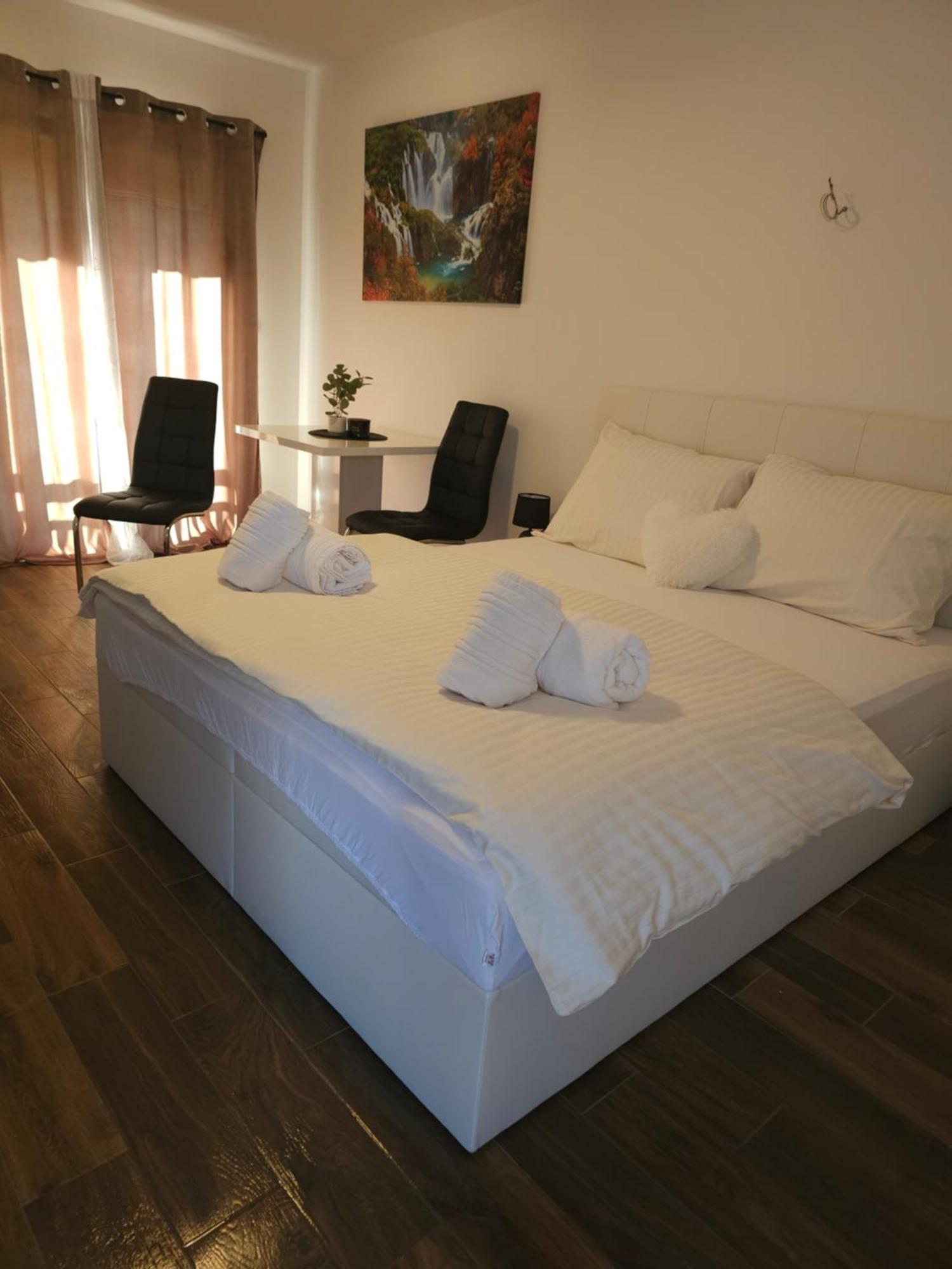 Guest House Macic Korenica Zewnętrze zdjęcie