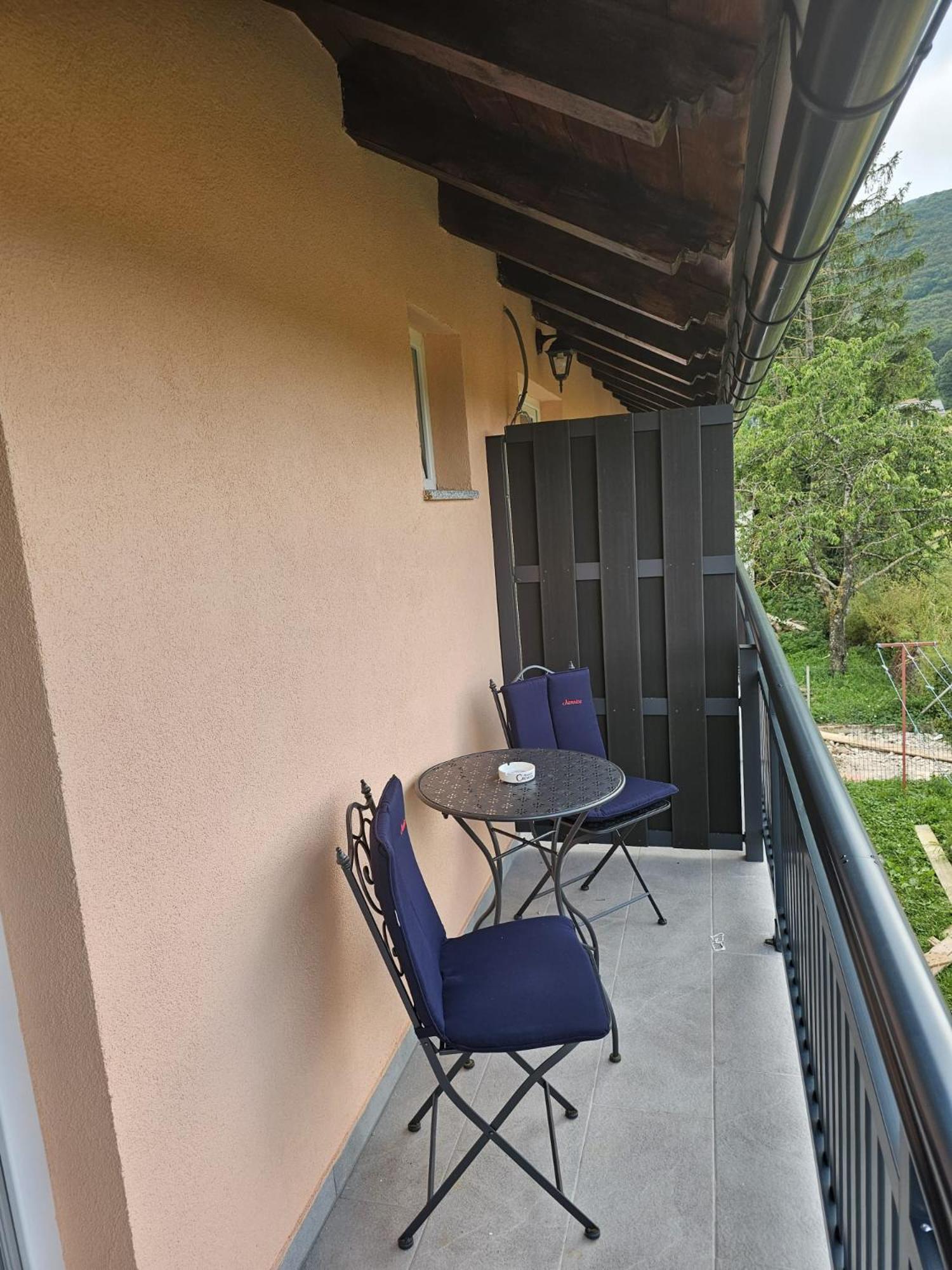 Guest House Macic Korenica Zewnętrze zdjęcie