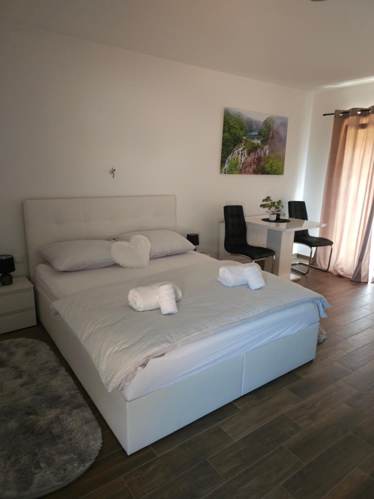 Guest House Macic Korenica Zewnętrze zdjęcie