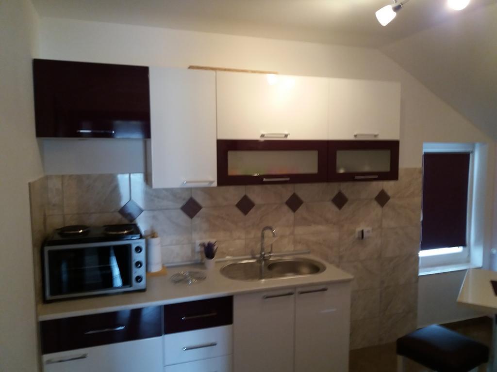 Guest House Macic Korenica Zewnętrze zdjęcie