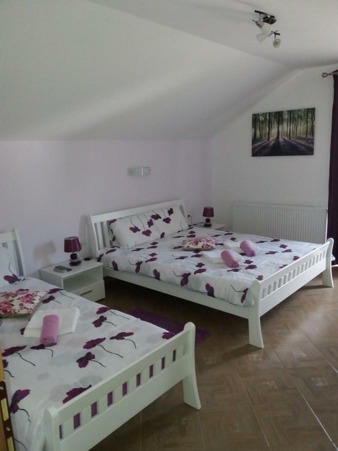 Guest House Macic Korenica Zewnętrze zdjęcie