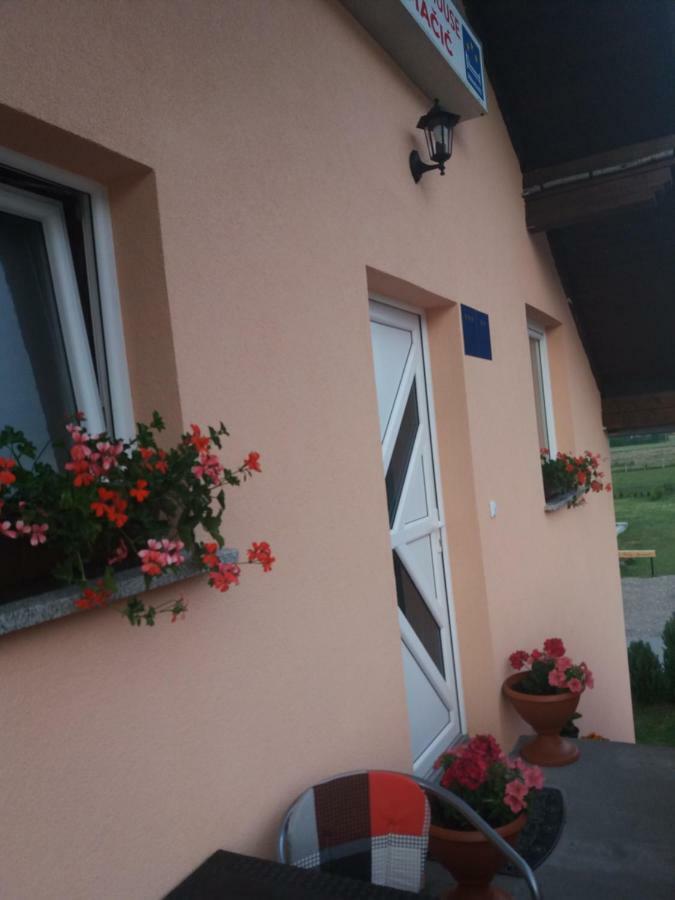 Guest House Macic Korenica Zewnętrze zdjęcie