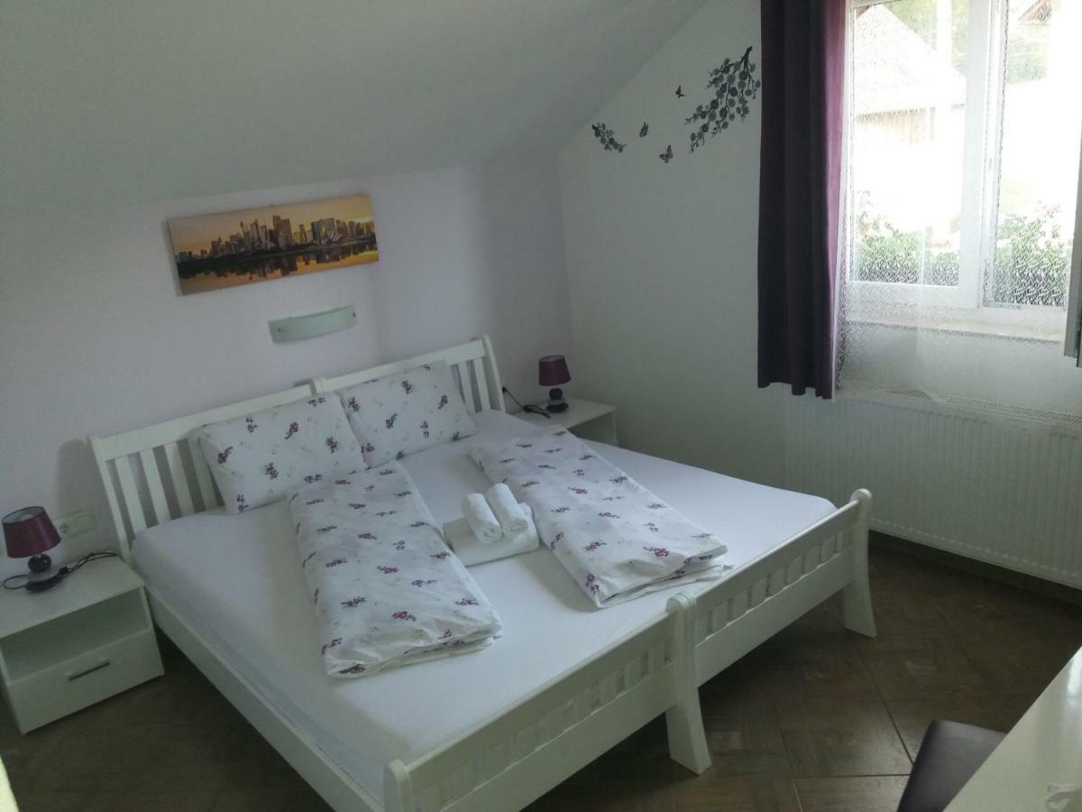 Guest House Macic Korenica Zewnętrze zdjęcie