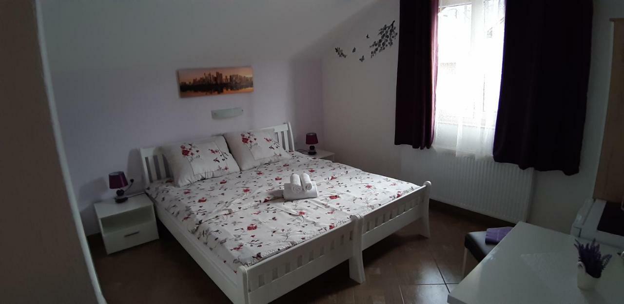 Guest House Macic Korenica Zewnętrze zdjęcie