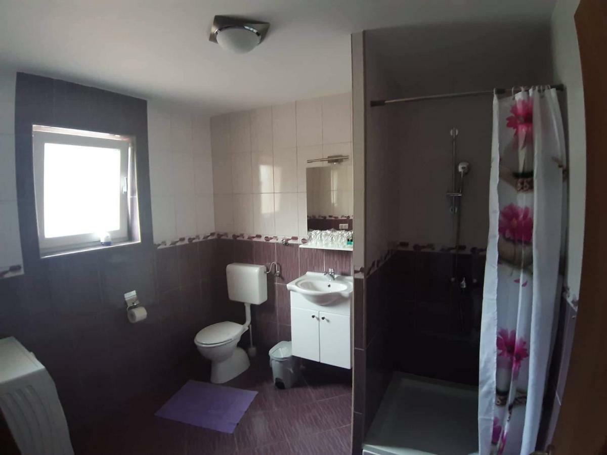 Guest House Macic Korenica Zewnętrze zdjęcie
