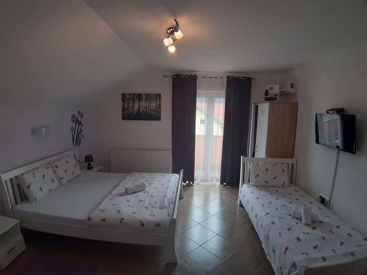 Guest House Macic Korenica Zewnętrze zdjęcie